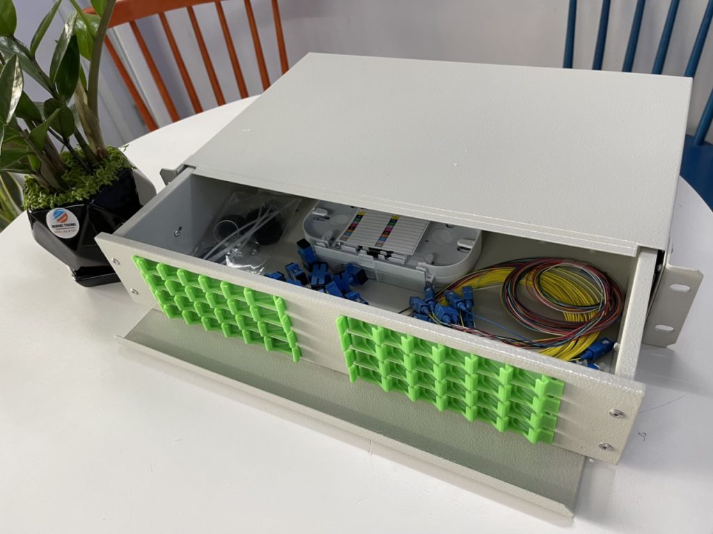 Hộp ODF 48Fo Full phụ kiện SC/UPC rack trượt