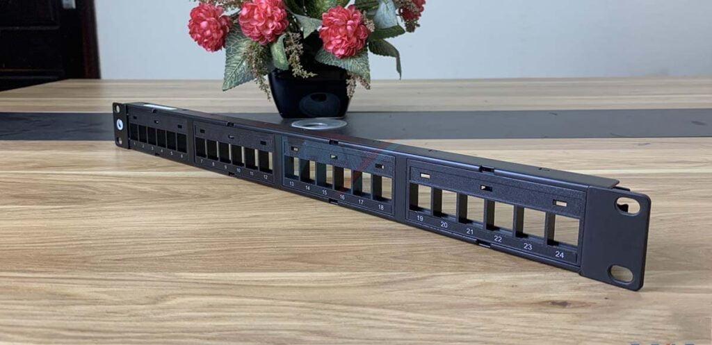Patch Panel là gì ? Công dụng của thanh Patch Panel